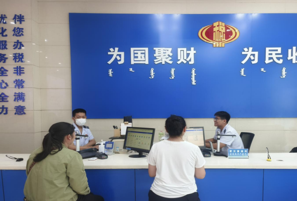 石榴花开 籽籽同心丨海南区：“税务蓝 + 同心红” 共筑 “民族团结” 连心桥